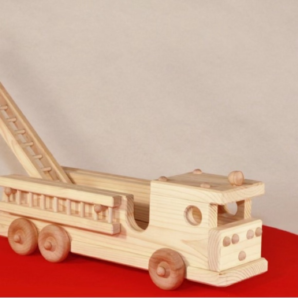 Wooden fire truck with 6 fire people